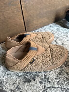 Teva ReEMBER Fleece Slip-On Shoe in Sand Dune size 10